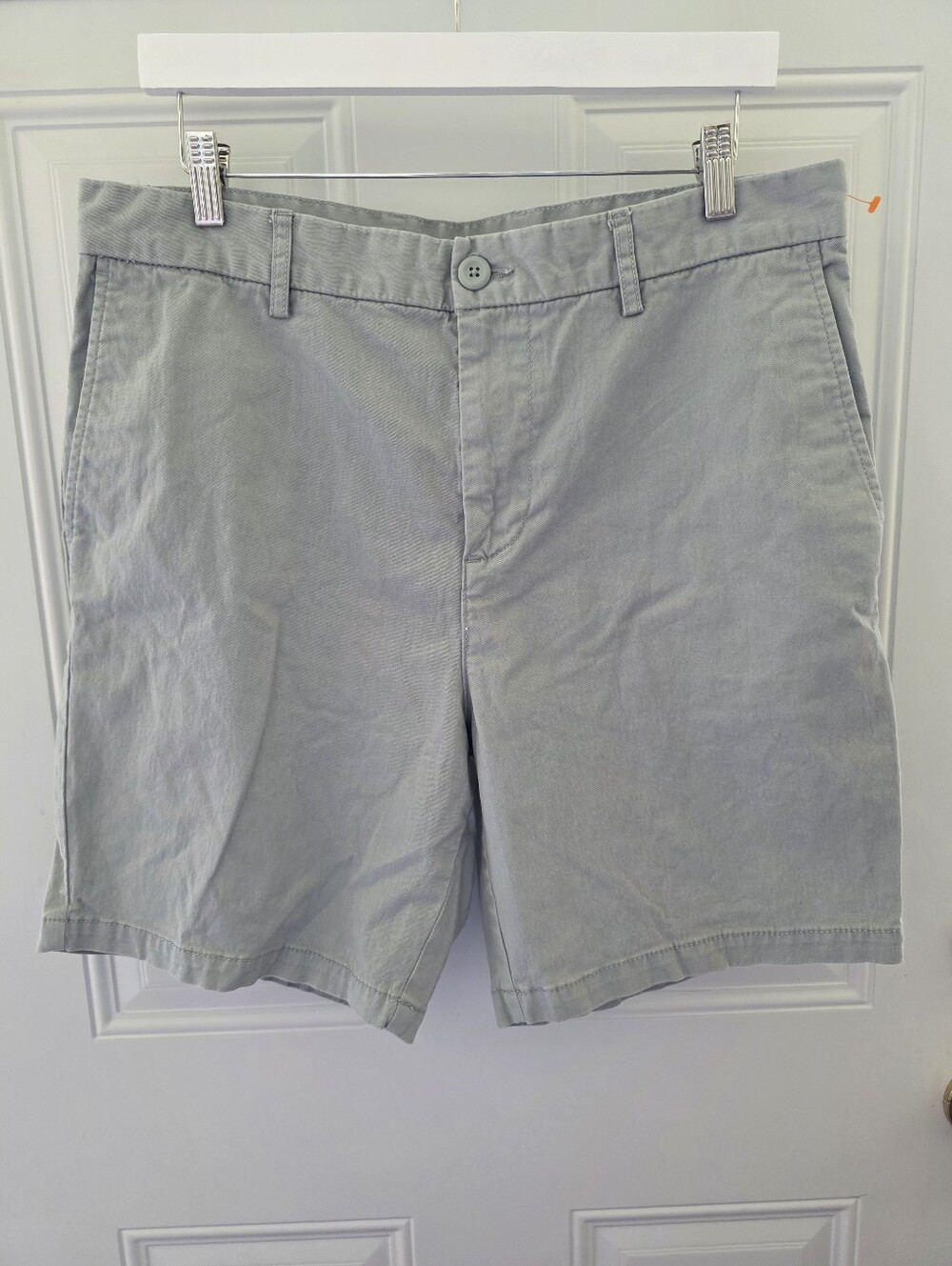 Old Navy Men's Light Gray Flat Front Shorts Size 34